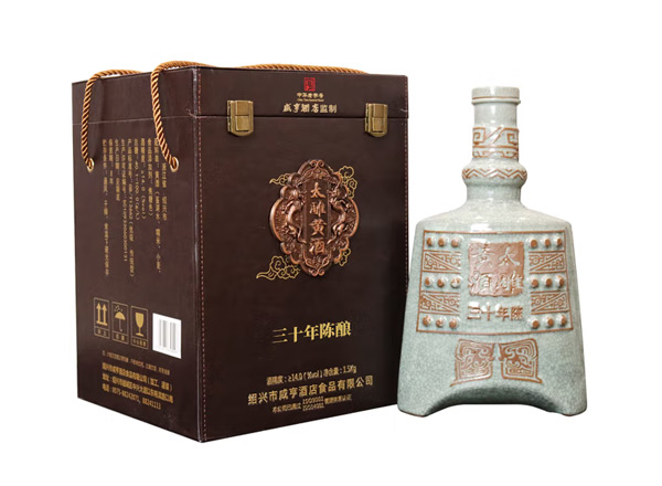 湛江咸亨酒店太雕黄酒回收太雕三十年陈酿绍兴黄酒1.5kg礼盒装